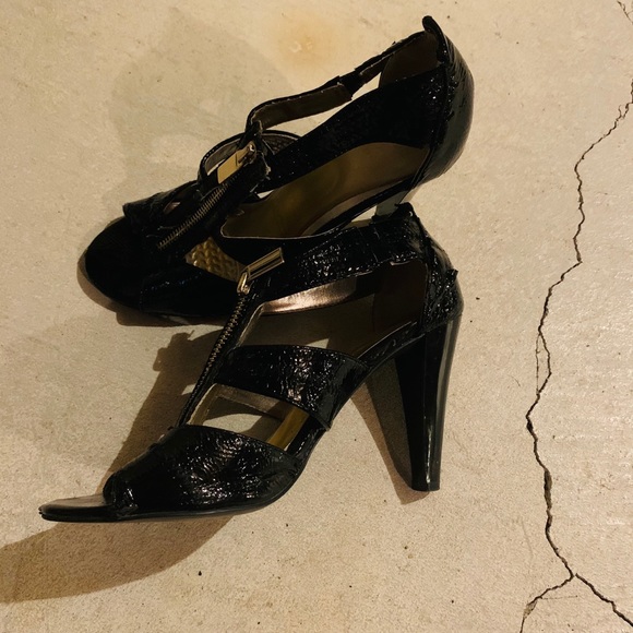 Shoes - Picture 5 of 11